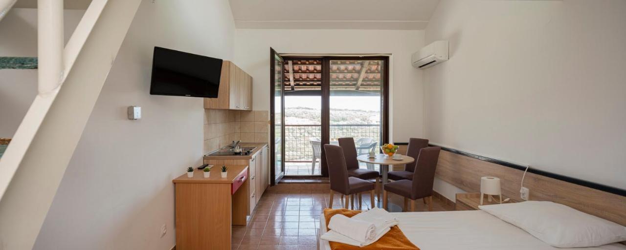 Apartments Hostin Garoful Duga Uvala Pavicini Exterior foto